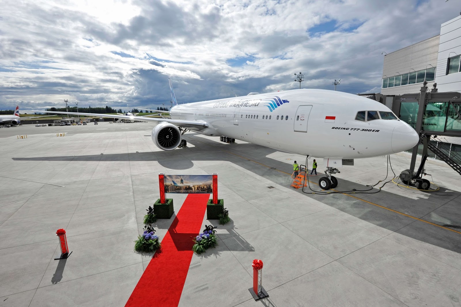 Garuda Indonesia Boeing 777 300er At Apron Gate Garuda Indonesia