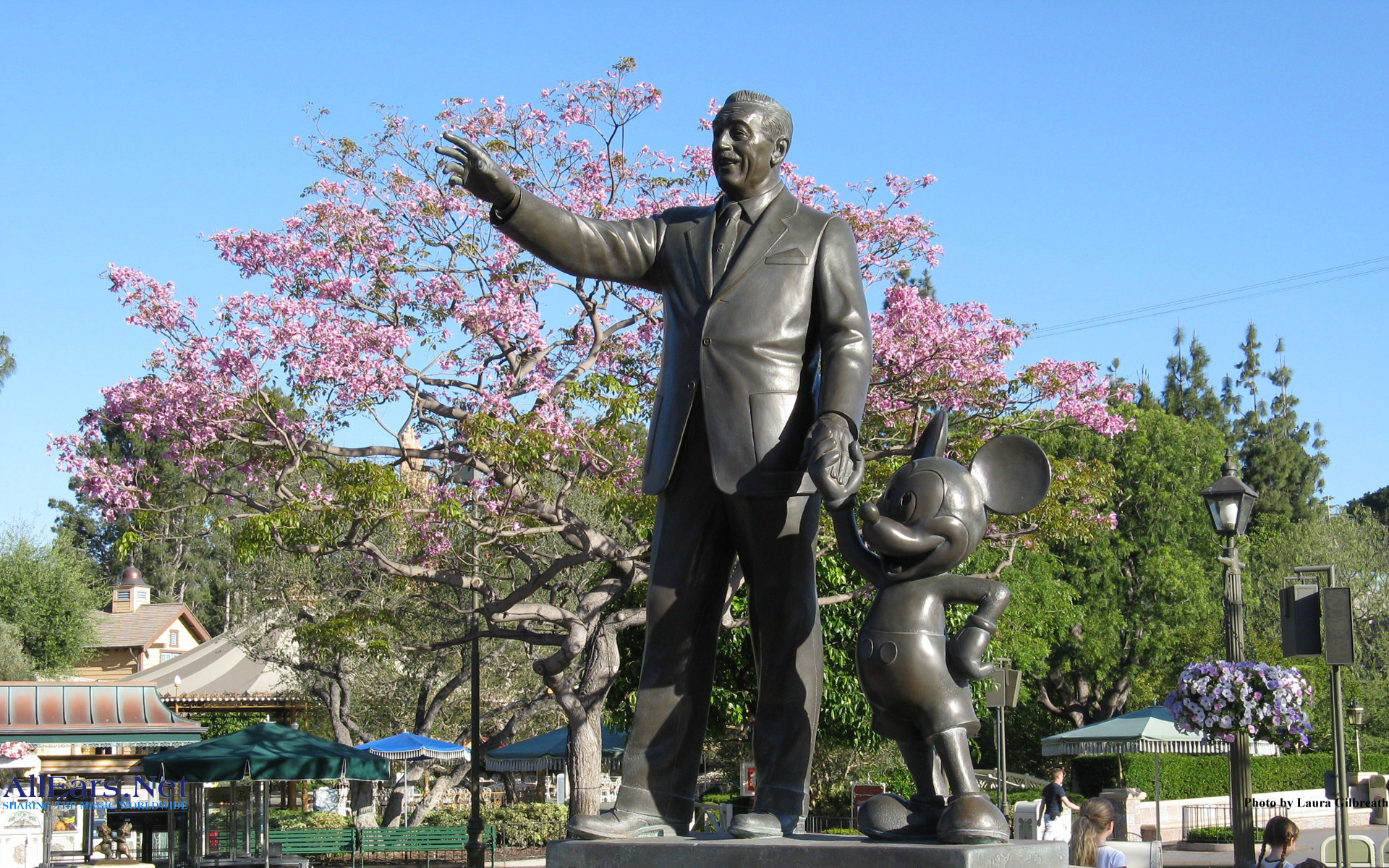 Disneyland Wallpaper Partners Statue X Wallpaper Teahub Io