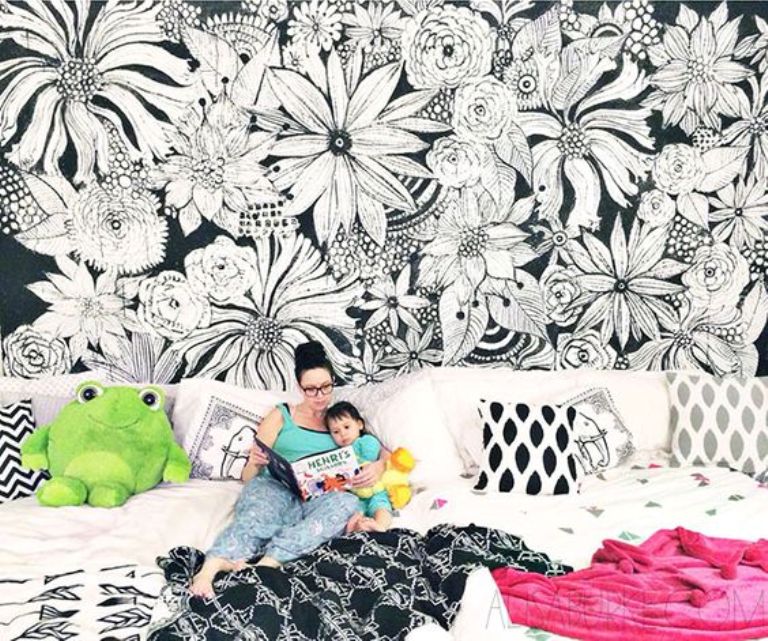  Wallpaper Hitam Elegan  Hand Painting On Walls 768x641 