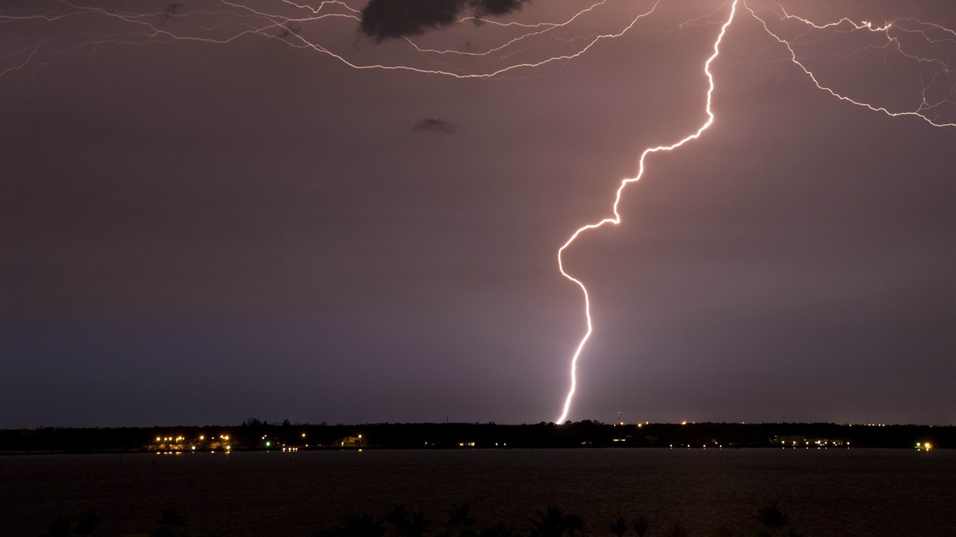 cool lightning strikes night sky hd wallpaper2013 hd white lightning 1366x768 wallpaper teahub io cool lightning strikes night sky hd