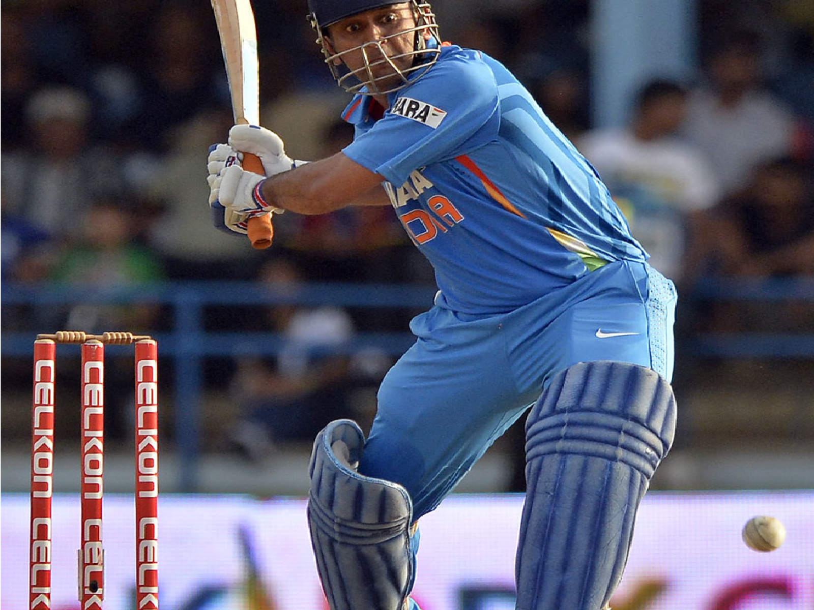 Mahendra Singh Dhoni Hit Helicaptor Shot In One Day Hitting Sixes In Cricket 1600x1200 Wallpaper Teahub Io All india ms dhoni fanz assosiation. mahendra singh dhoni hit helicaptor