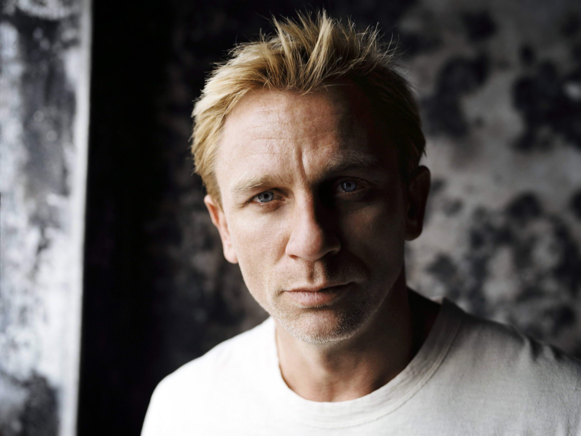 Daniel Craig - 2200x1651 Wallpaper - Teahub.io