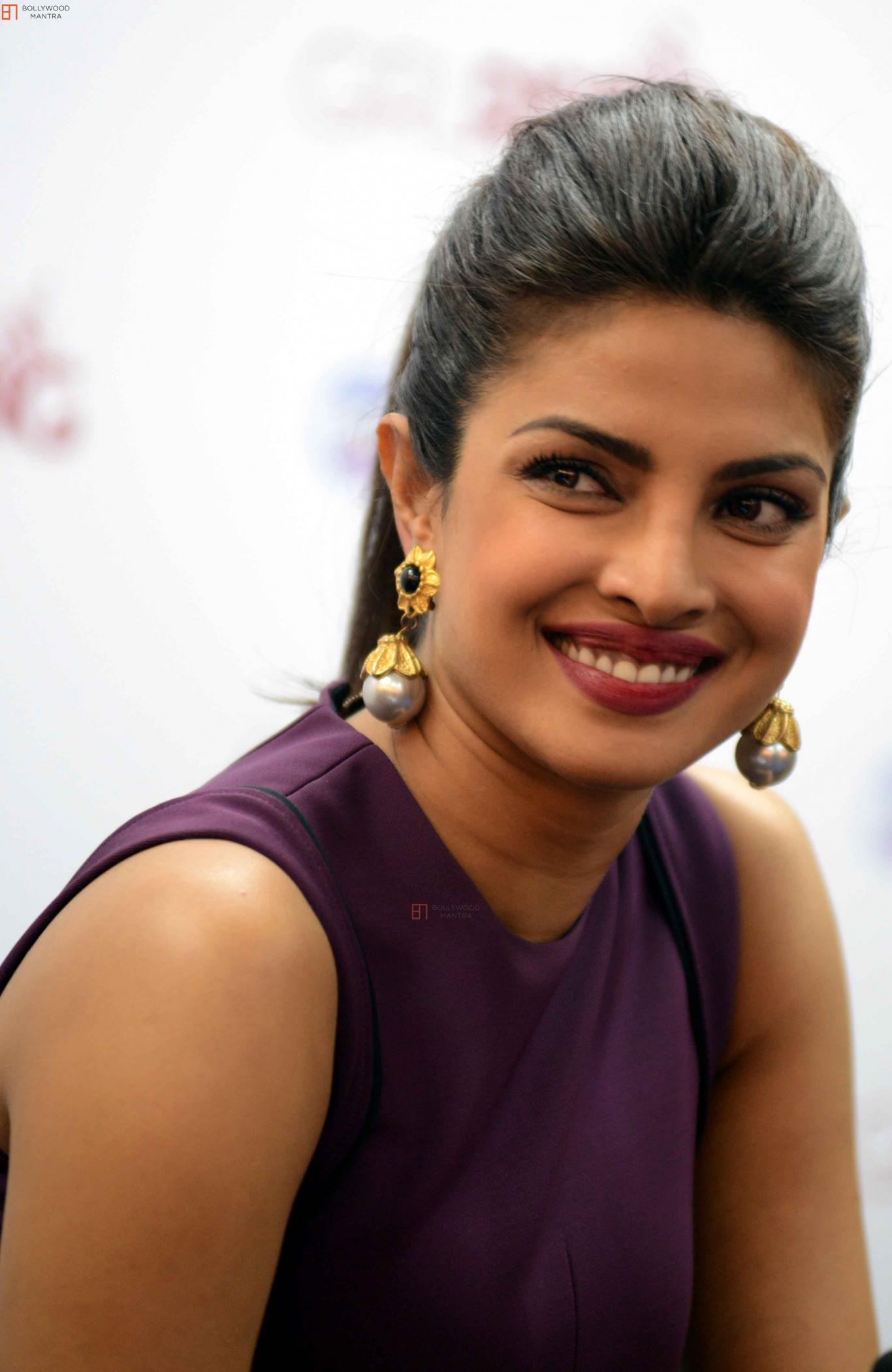 Priyanka Chopra Ka Full - 1366x2101 Wallpaper - teahub.io