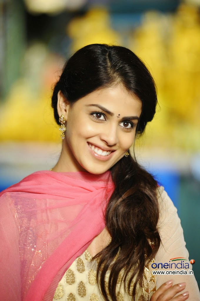 Genelia D Souza Cute 680x1021 Wallpaper Teahub Io