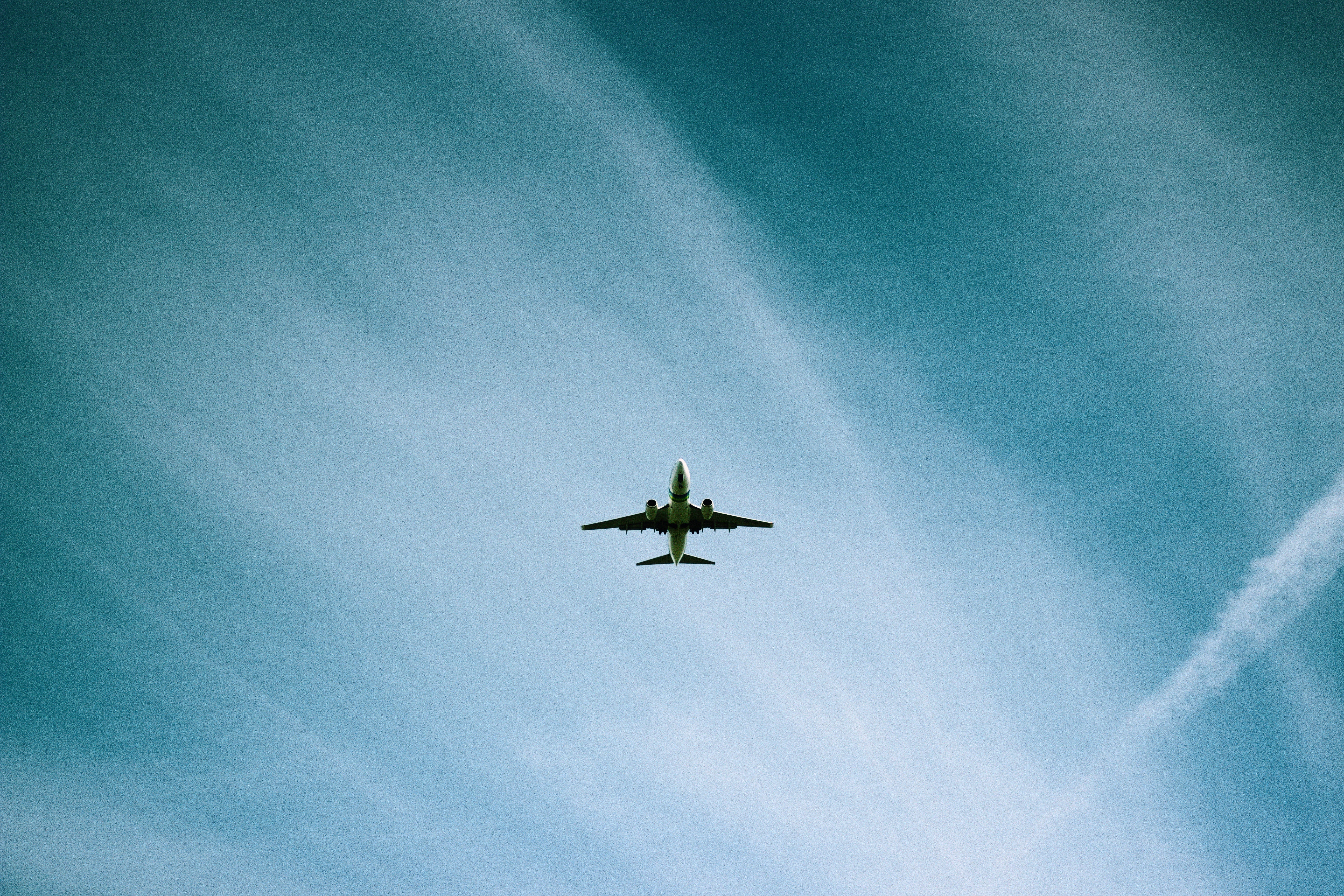 Самолёт В Небе Заставка - HD Wallpaper 