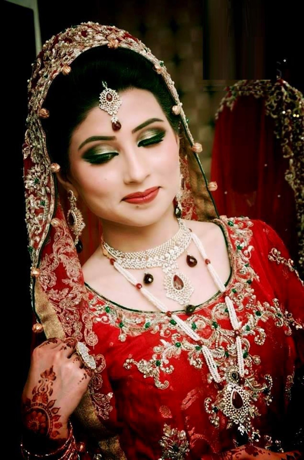 And Pretty Bridal Makeup Wallpaper - Bridal Hd - 1058x1600 Wallpaper ...