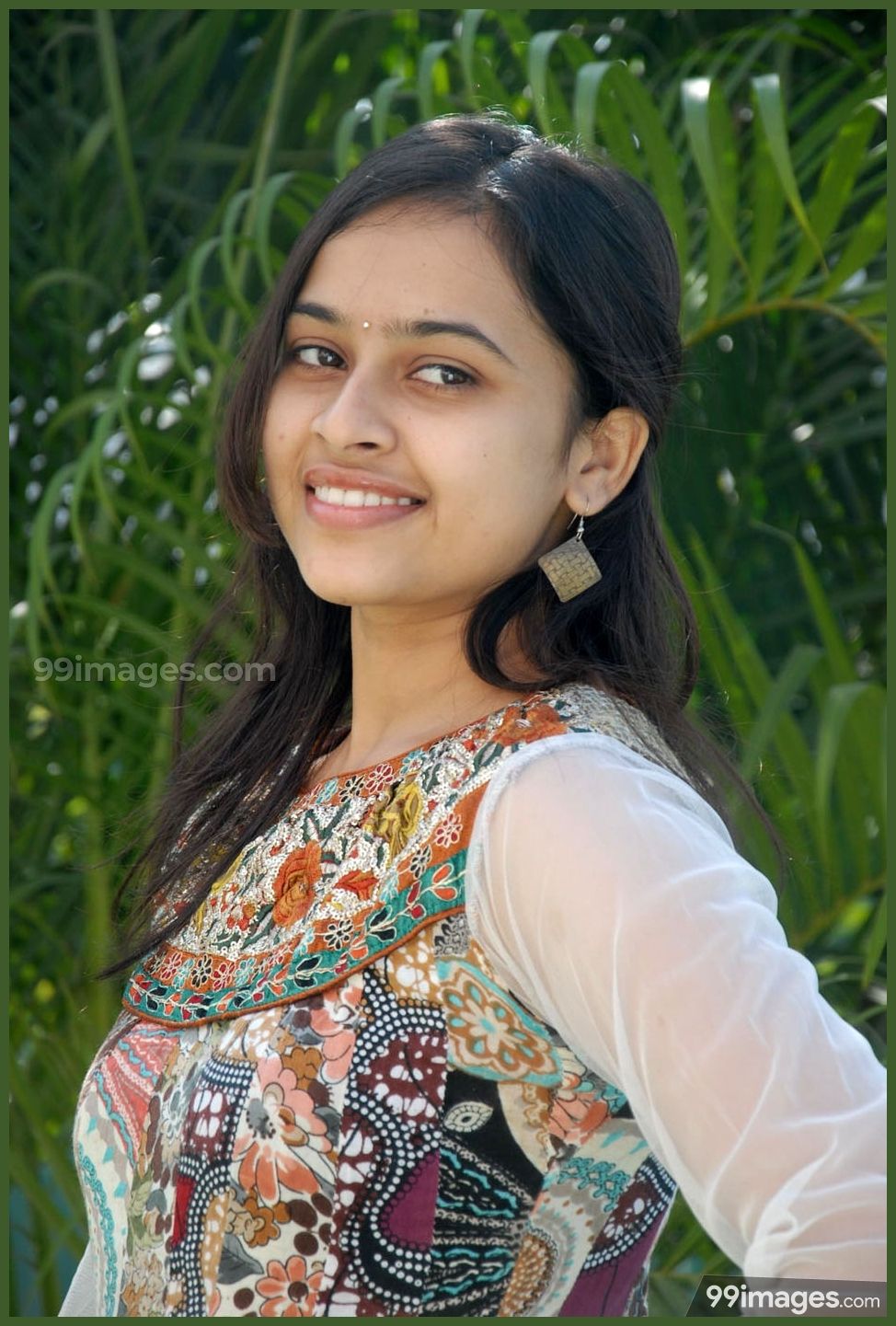 Sri Divya Cute Smile - 974x1441 Wallpaper - teahub.io