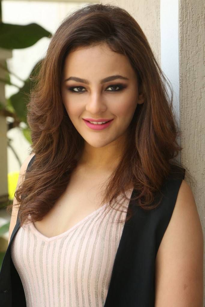 Seerat Kapoor Images Hd - HD Wallpaper 