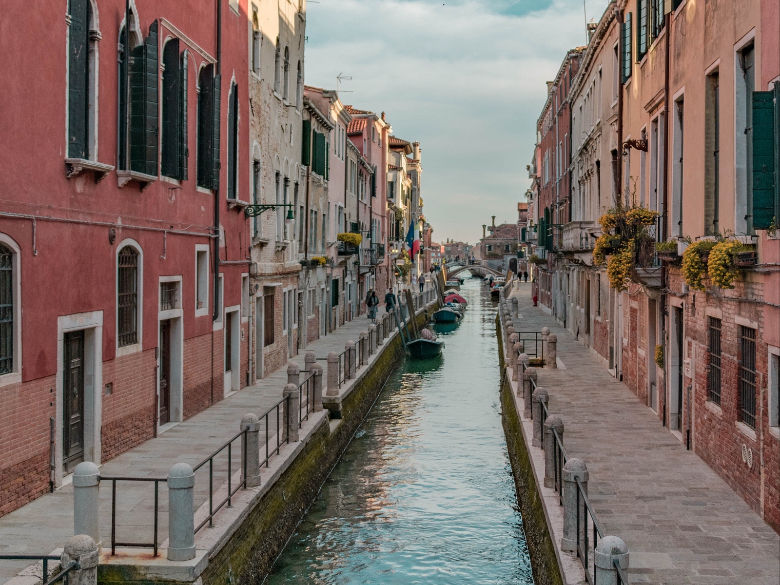 Wallpaper Canal, Building, Street, Venice, Italy - Dorsoduro - HD Wallpaper 