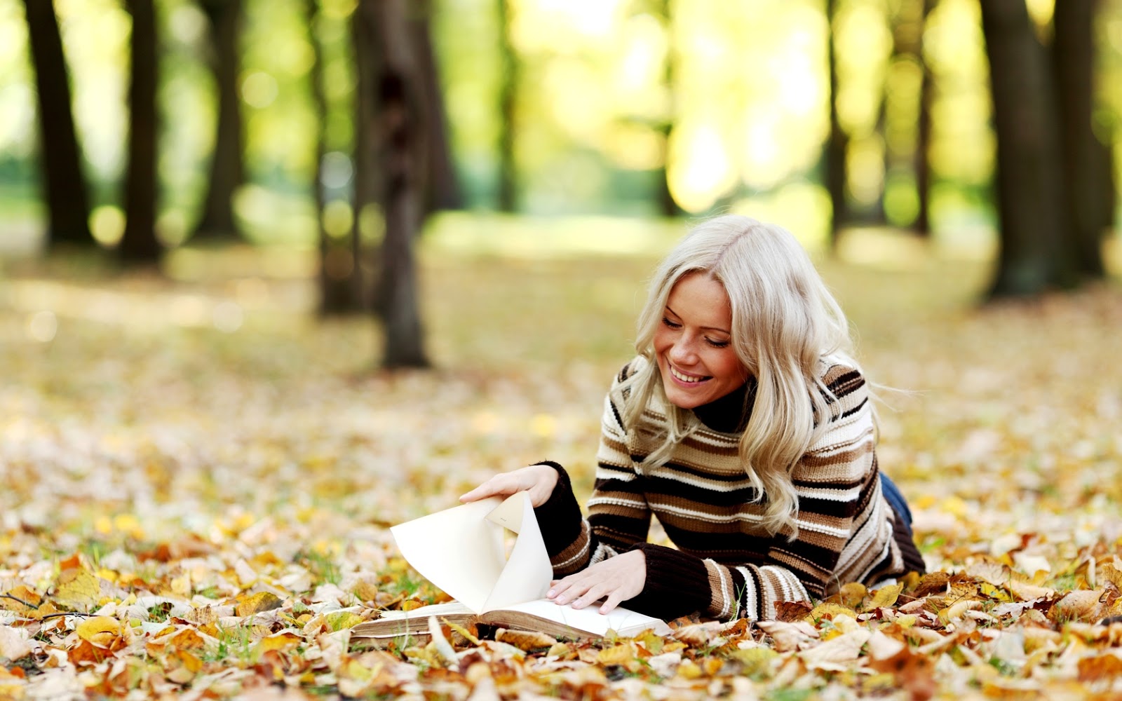 Blonde Girl Reading Book On Yellow Leaves Hd Autumn - Reading A Book Hd ...