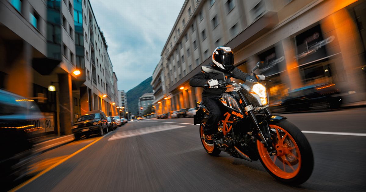 The Ktm 390 Duke In Action - Old 390 - HD Wallpaper 