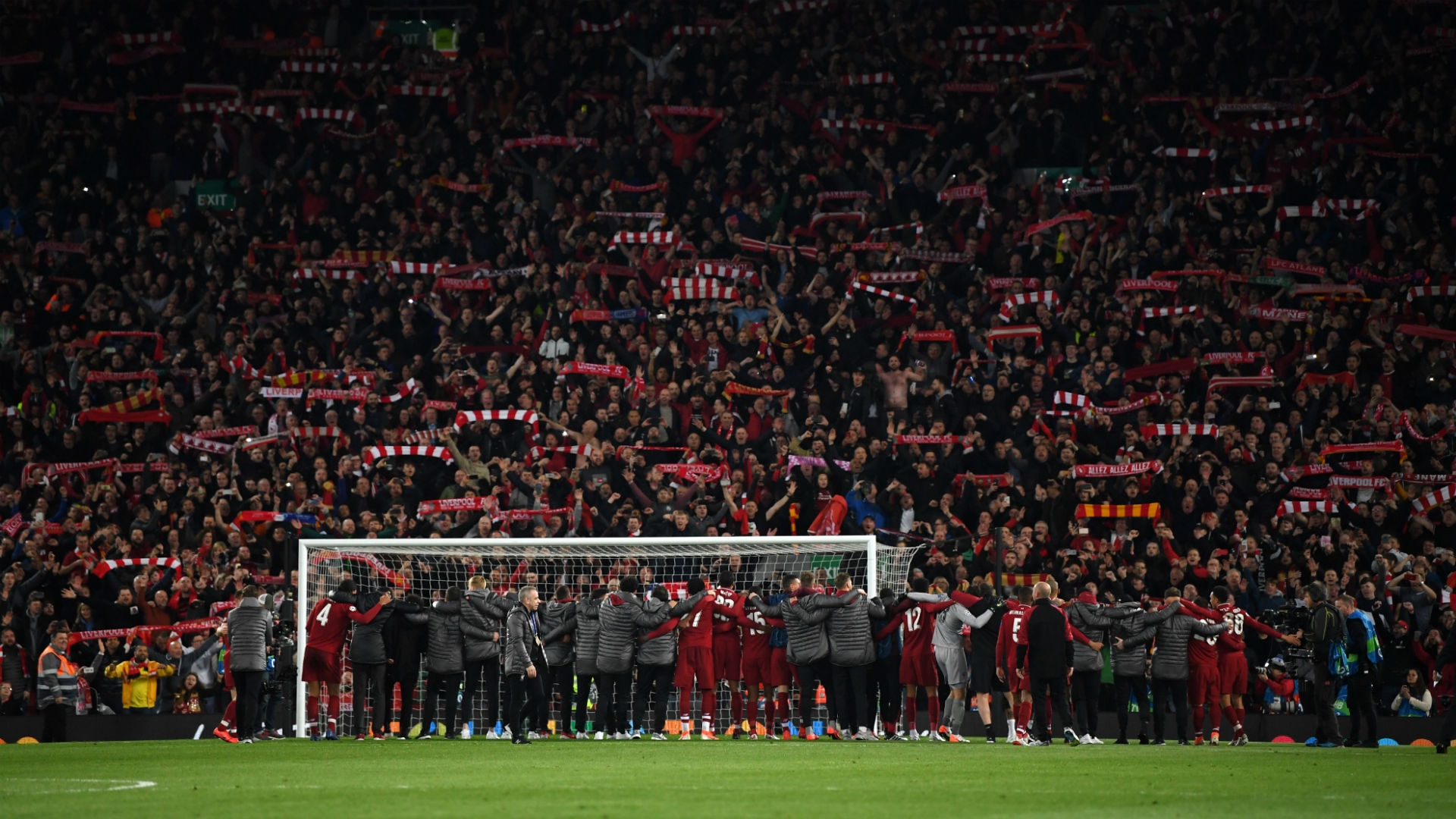 Liverpool Celebrate Beating Barcelona Liverpool Barcelona You Ll Never Walk Alone 19x1080 Wallpaper Teahub Io