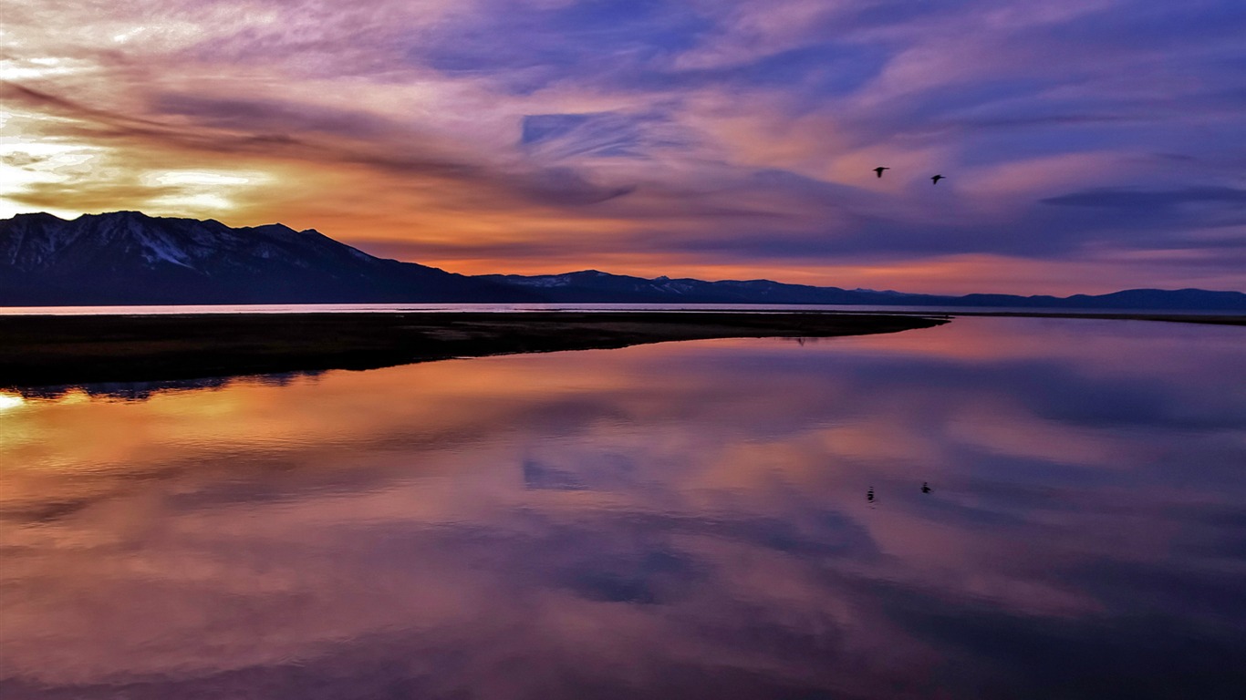 Californias Lake Tahoe At Dusk-windows 10 Theme Hd - Tło Pulpitu ...