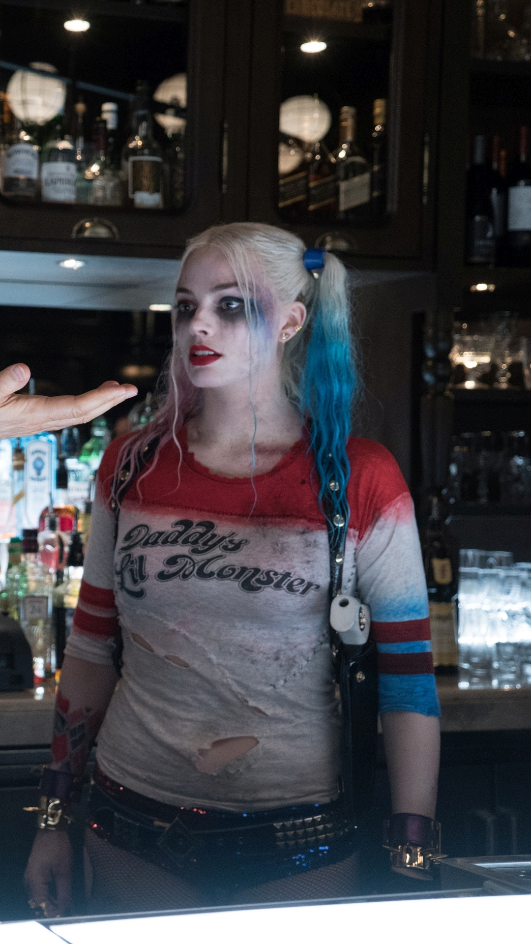 Harley Quinn Suicide Squad In Bars - HD Wallpaper 