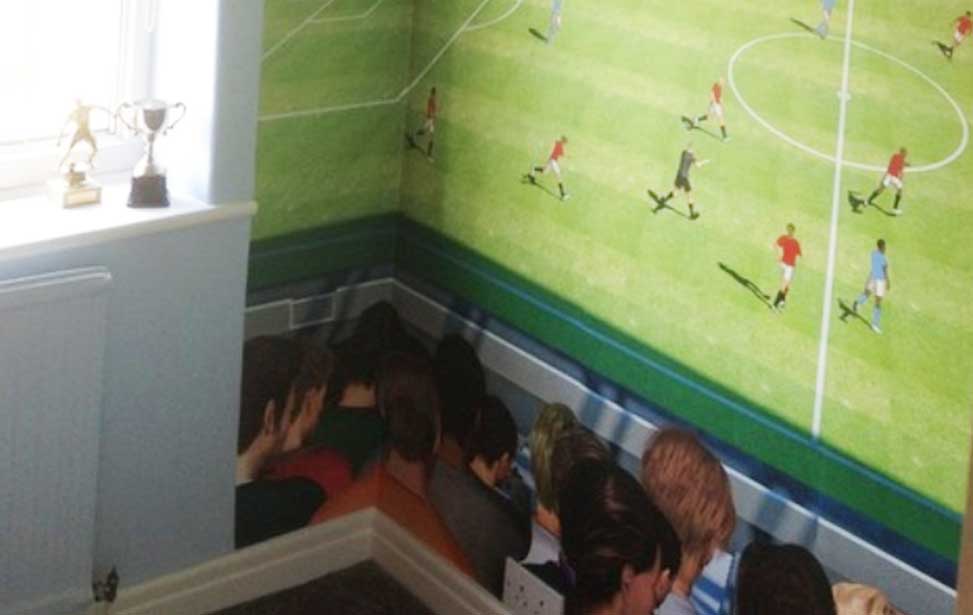 Man Utd Mural - Bathroom - HD Wallpaper 