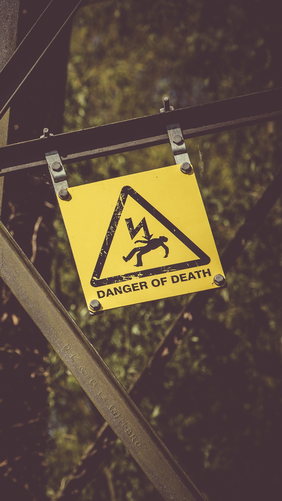 Wallpaper Sign, Danger, Pylon, Frame - Danger Of Death Sign - 938x1668  Wallpaper 