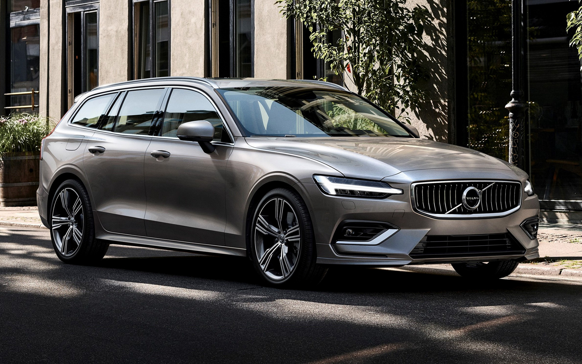 Универсал 2018. Новый Вольво v60. Volvo v60 2018. Volvo s60 универсал 2020. Вольво s60 2019 универсал.