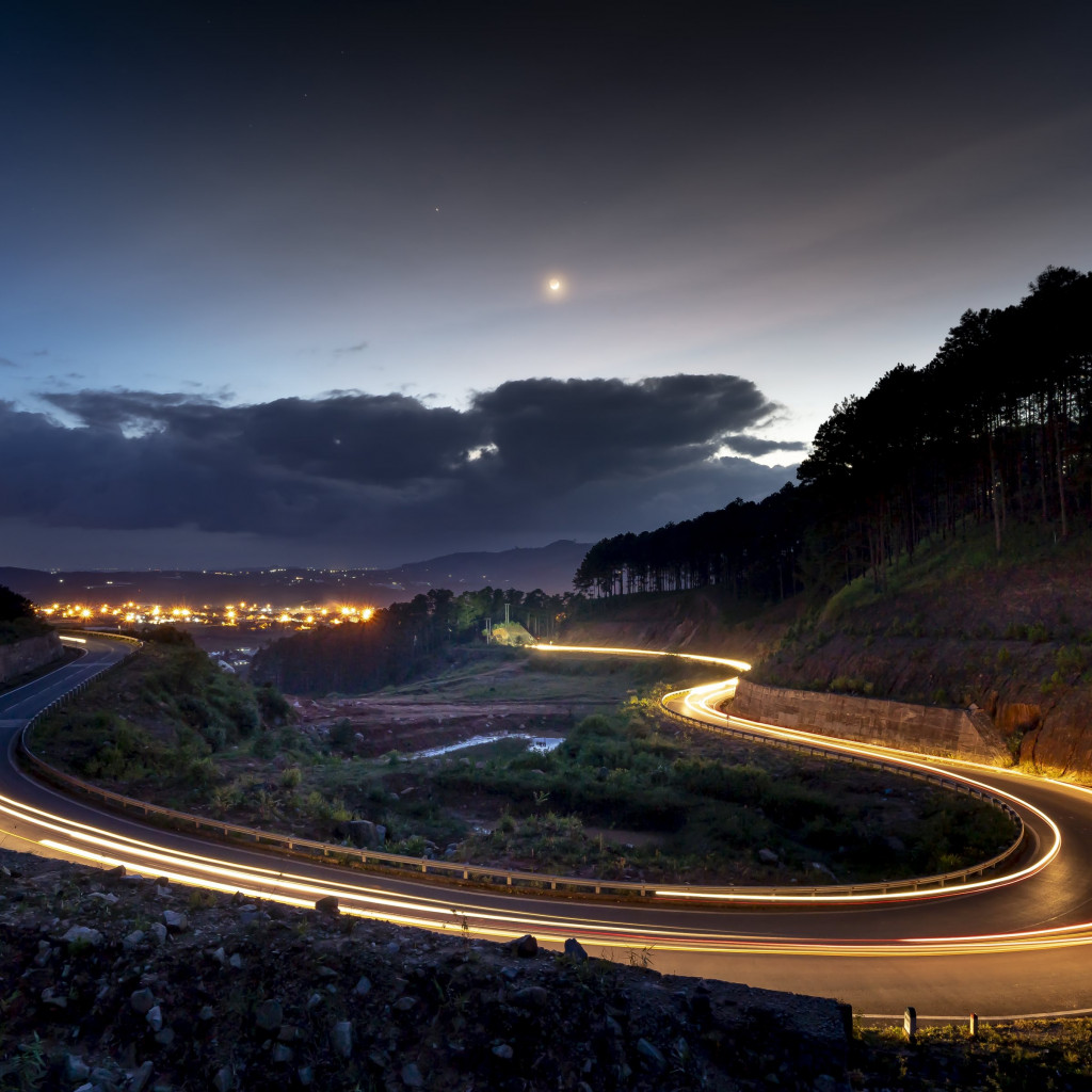 Lights On The Road Of Dalat, Vietnam Wallpaper - Da Lat - HD Wallpaper 