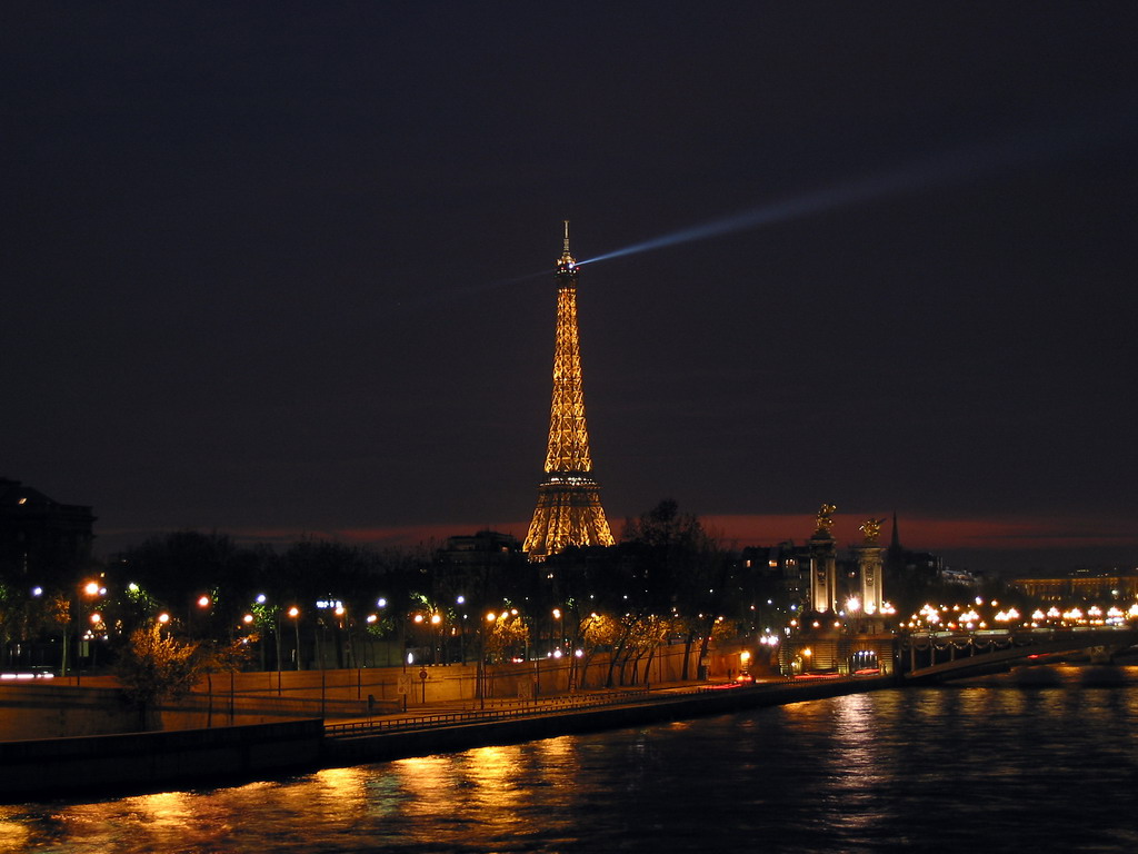 Tour Eiffel Nuit Concorde Eiffel Tower 1024x768 Wallpaper Teahub Io