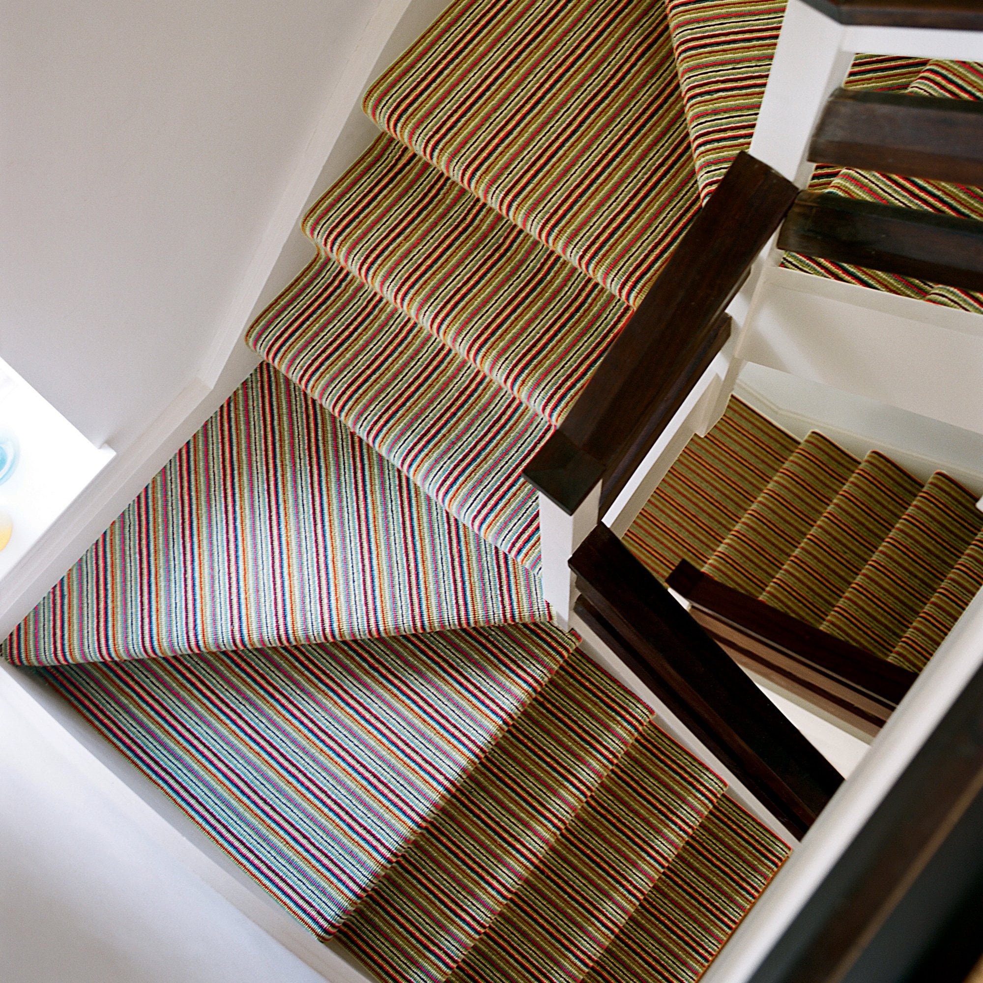 Striped Carpet Stairs And Landing - 1000x1000 Wallpaper - teahub.io