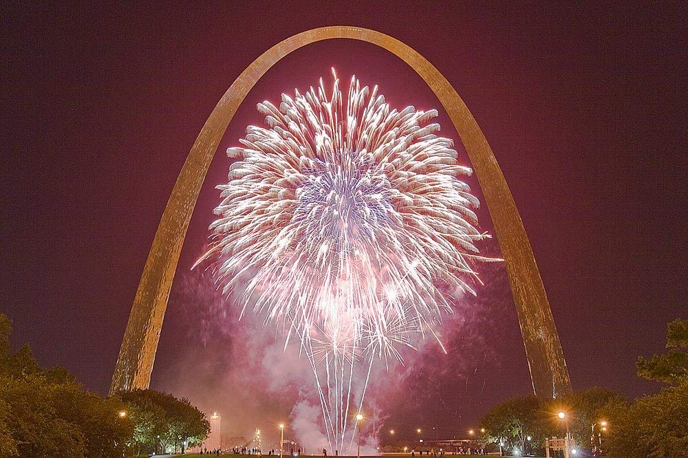 St Louis Arch With Fire Works - HD Wallpaper 