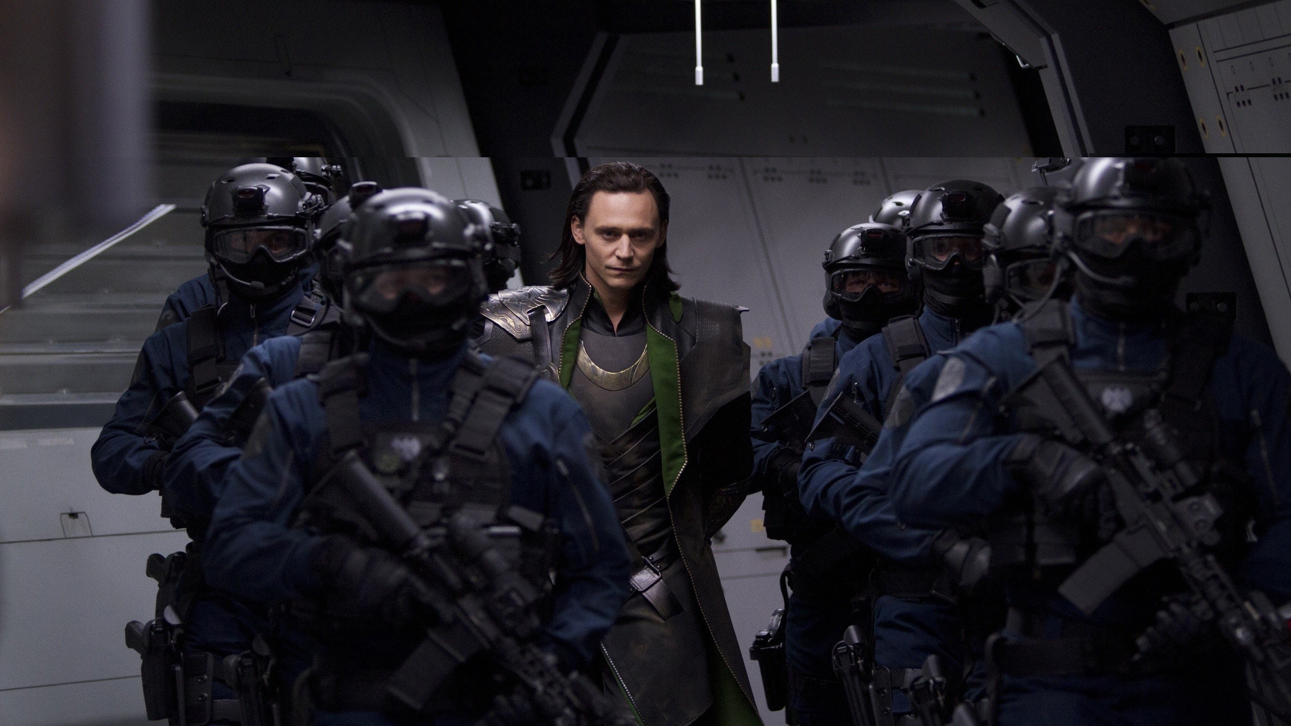 Loki With Guards Avengers - HD Wallpaper 