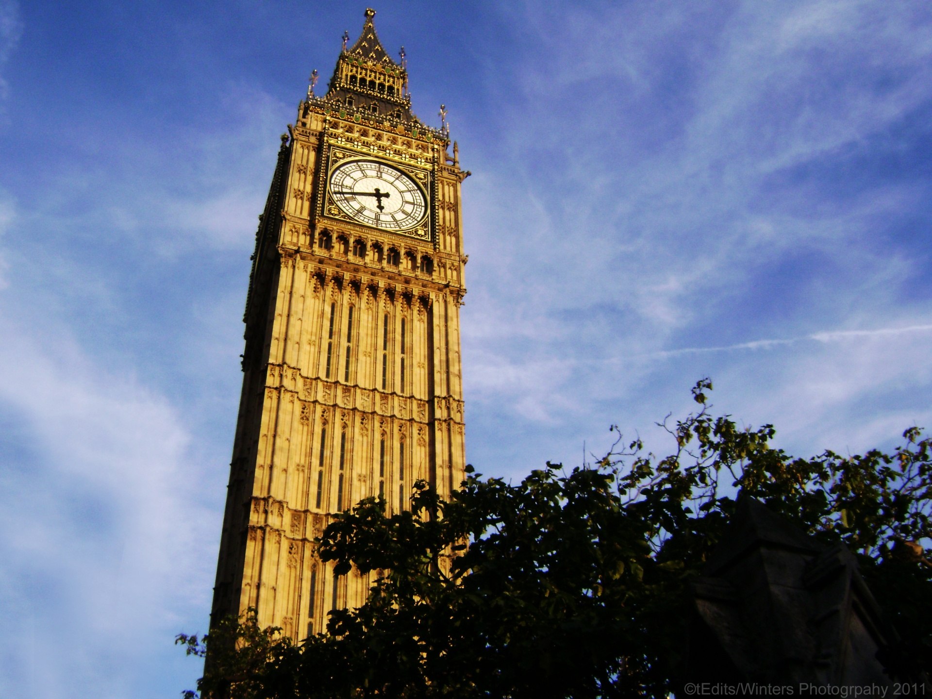 Башня в лондоне с часами