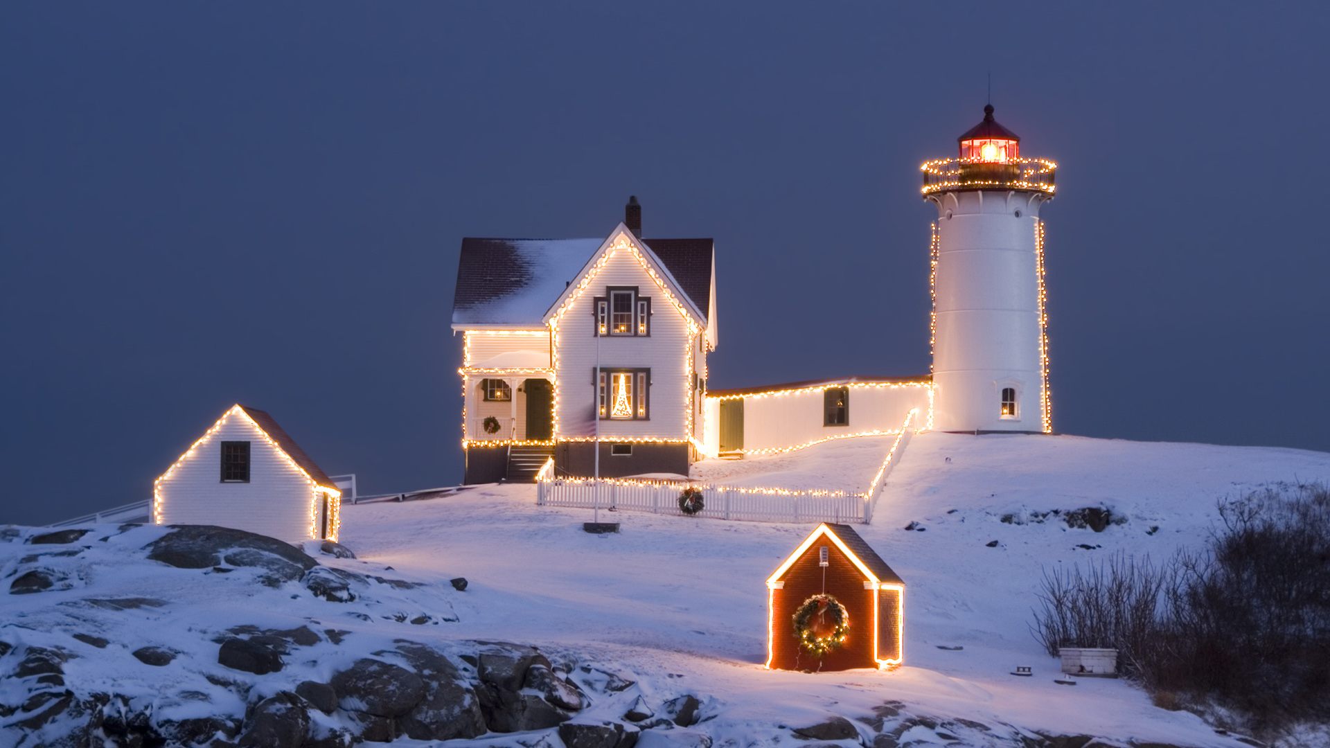 Christmas Lighthouse - HD Wallpaper 