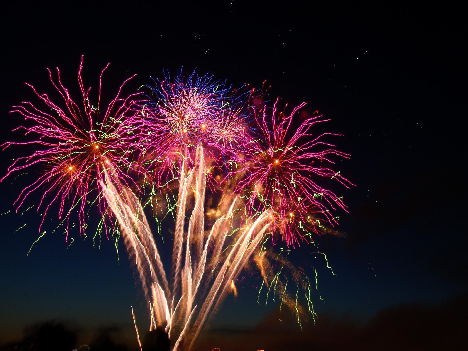 Happy New Year Fireworks Desktop Wallpaper 
 Data Src - Happy New Year With Couple - HD Wallpaper 