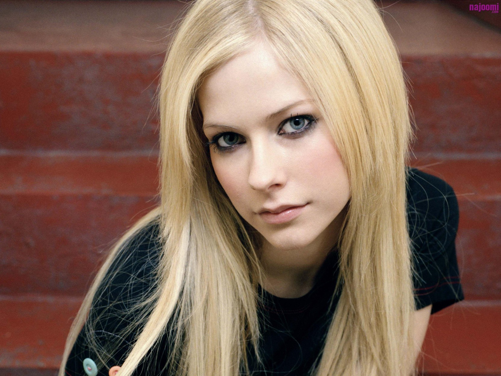 Beautiful Avril Lavigne - HD Wallpaper 