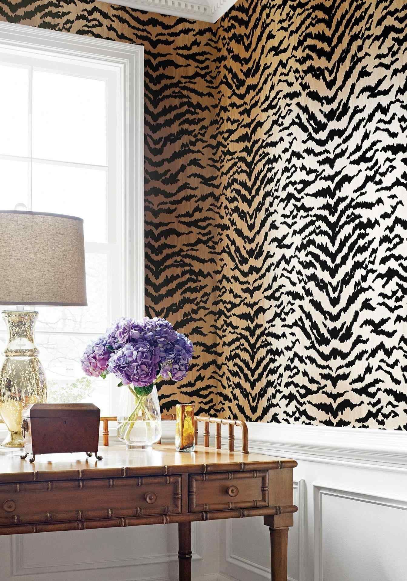 Bedroom Wallpapers 10 Of The Best - Leopard Print Wallpaper Bedroom ...