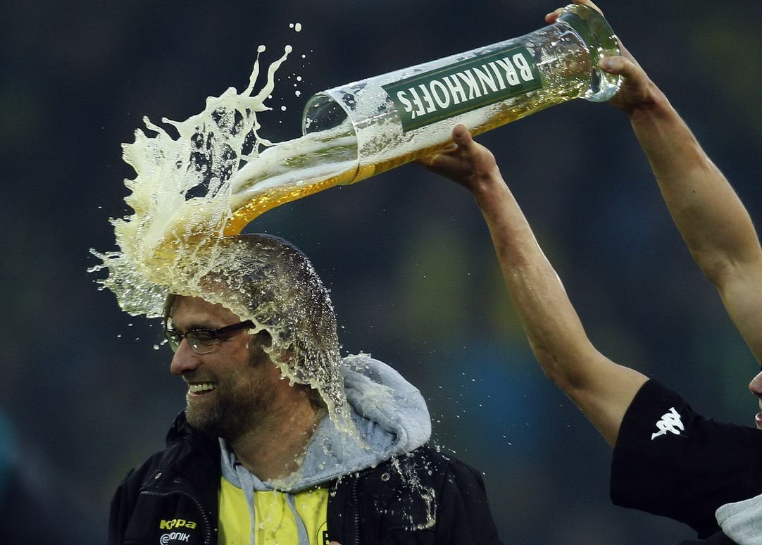 Jurgen Klopp Drinking Beer - HD Wallpaper 