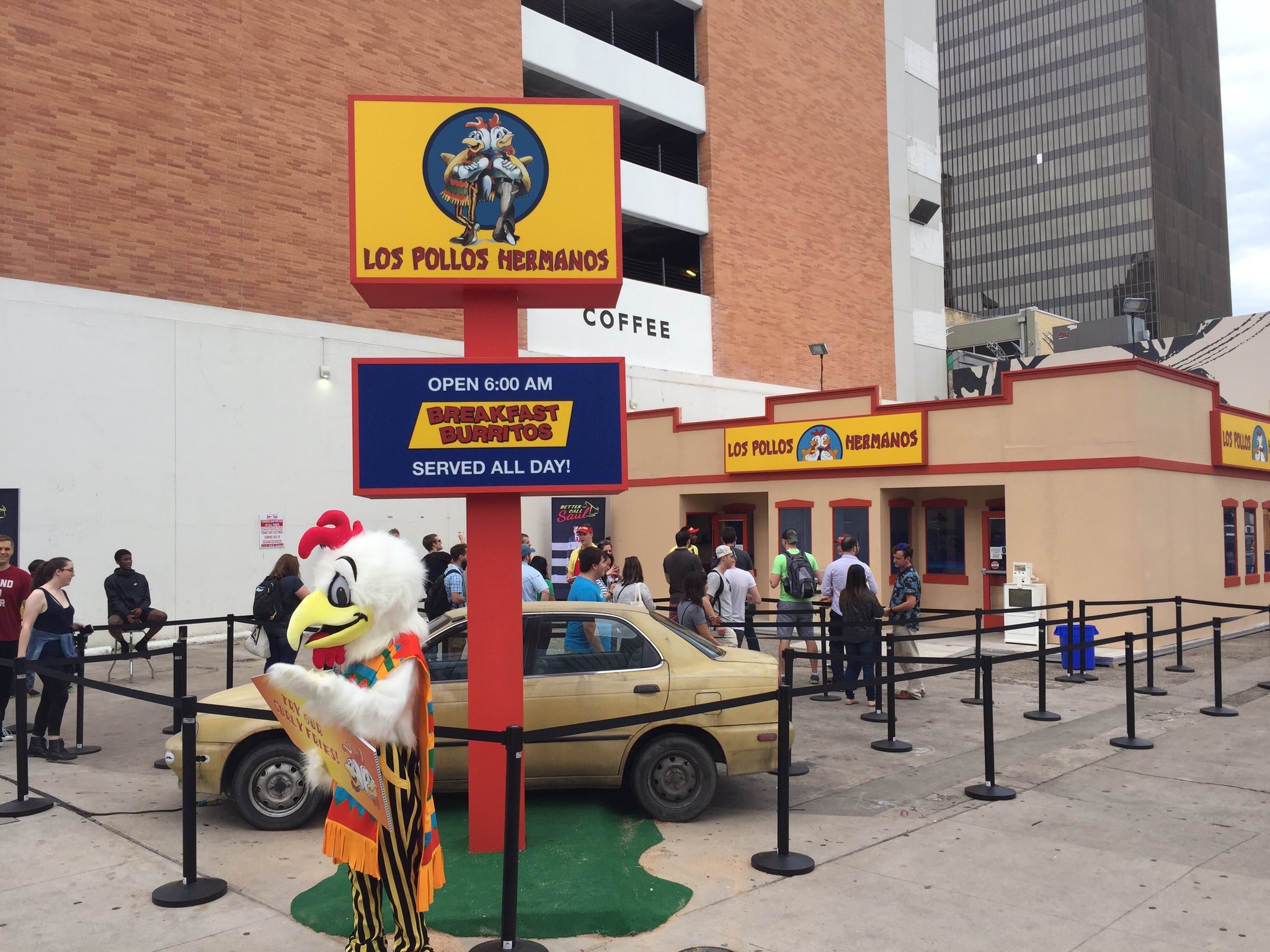 Pollos. Los pollos hermanos Гас. Альбукерке los pollos. Los pollos hermanos in real Life. Лос полос Херманос Гус.