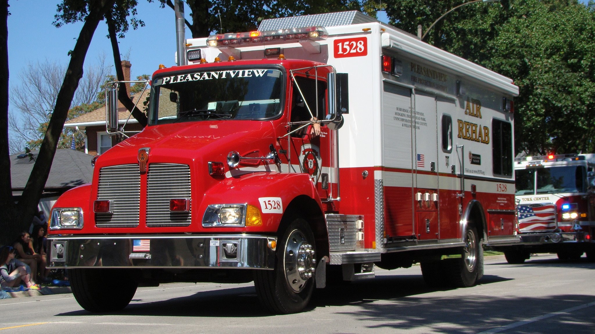 Ambulance Camion Cars Emergency Fire Fire Departments - Fire Apparatus - HD Wallpaper 