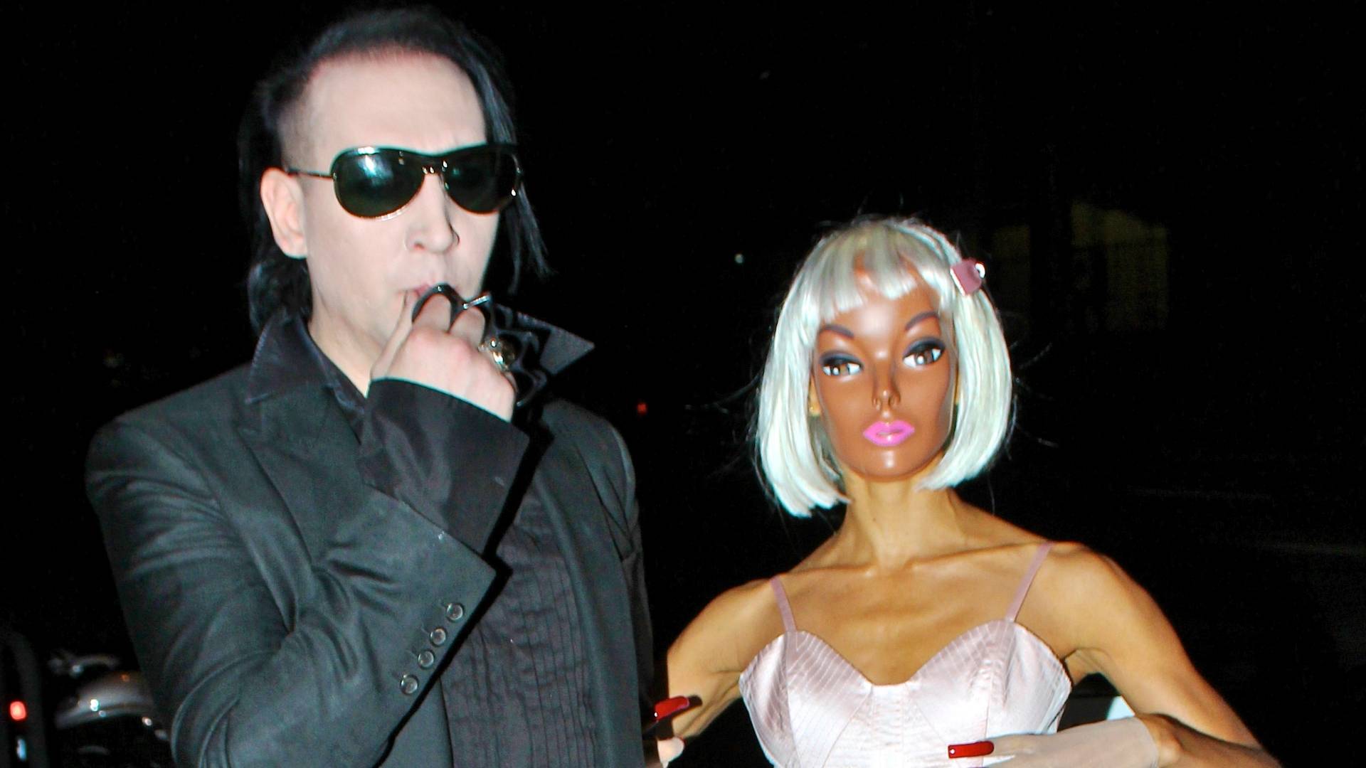 Marilyn Manson In A Dress - HD Wallpaper 