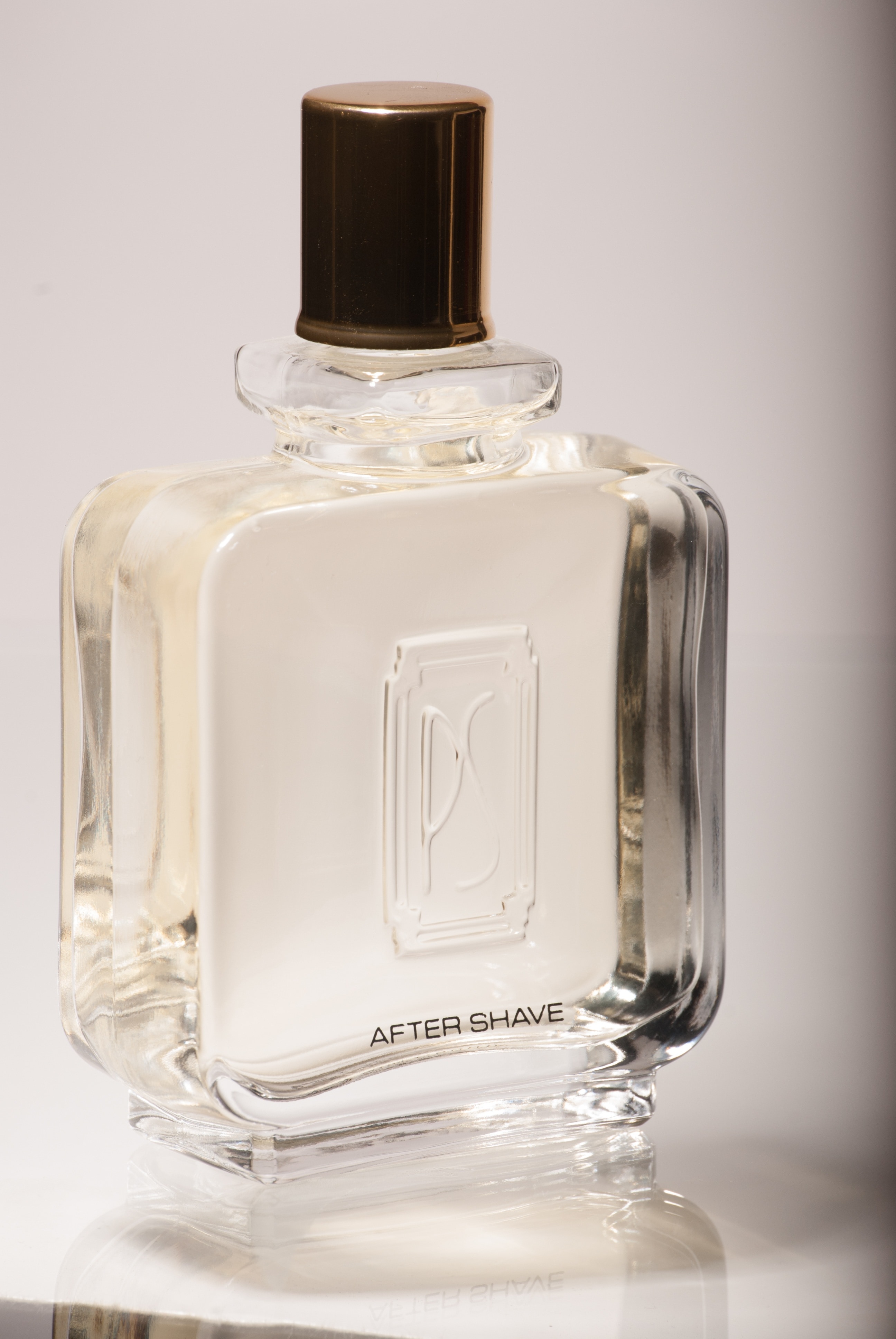 Perfume Bottle Wallpaper - 2592x3872 Wallpaper - teahub.io