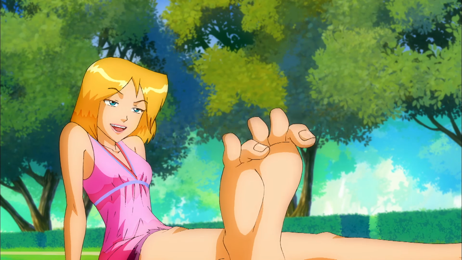 Totally spies clover feet