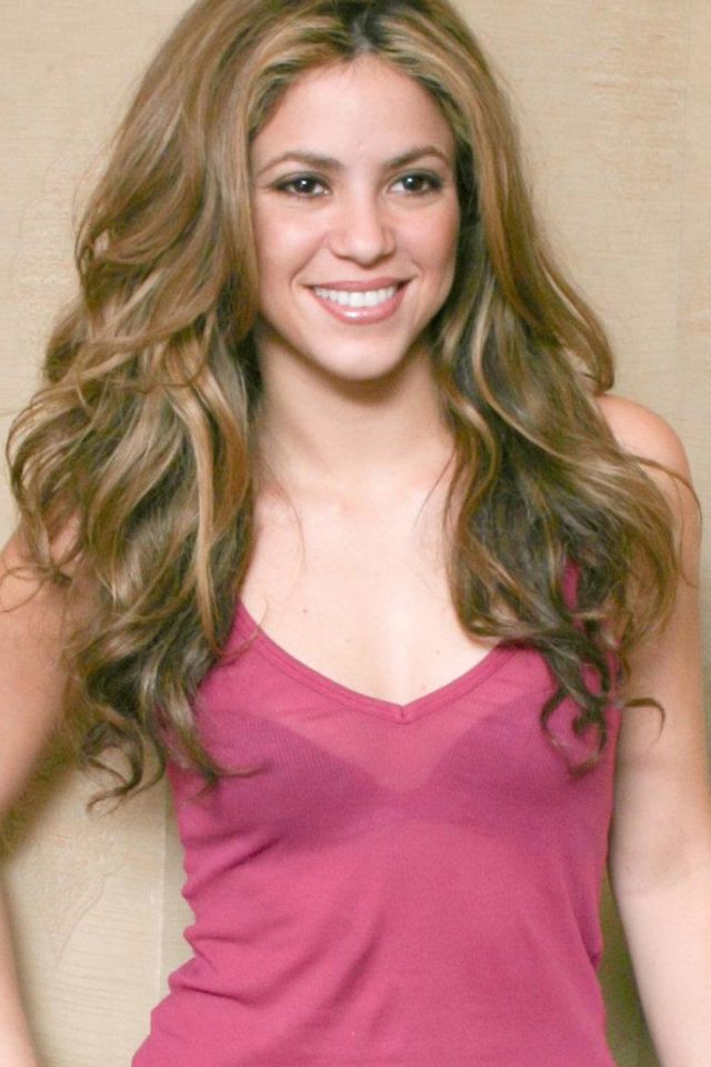 Shakira Pink Skirt Iphone Wallpaper - Shakira 2008 - 640x960 Wallpaper ...