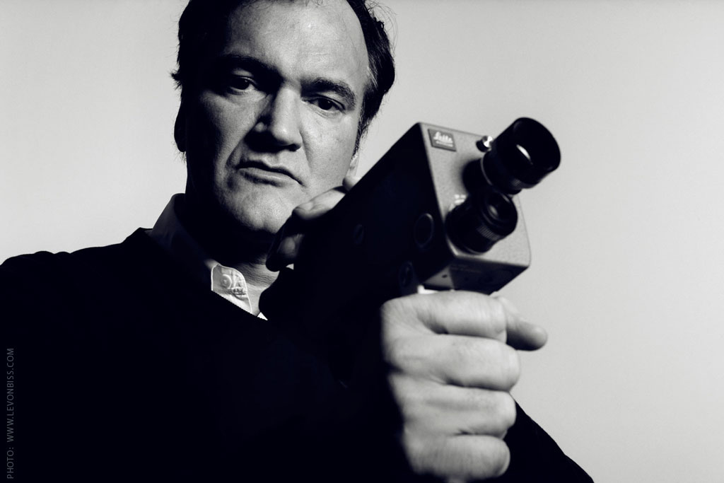 Quentin Tarantino Holding Camera - HD Wallpaper 