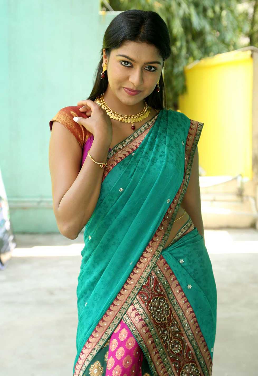 Akshatha Langa Voni Saree Photoshoot - Akshatha Hot Half Saree - 978x1425  Wallpaper 