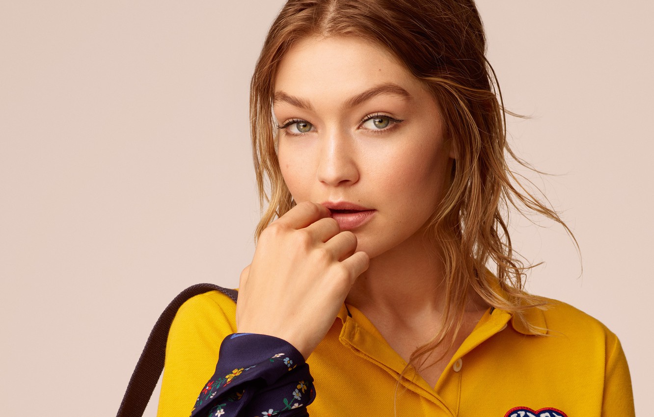 Photo Wallpaper Gigi Hadid Gigi Hadid Tommy Hilfiger Gigi Hadid Tommy Hilfiger Yellow 1332x850 Wallpaper Teahub Io