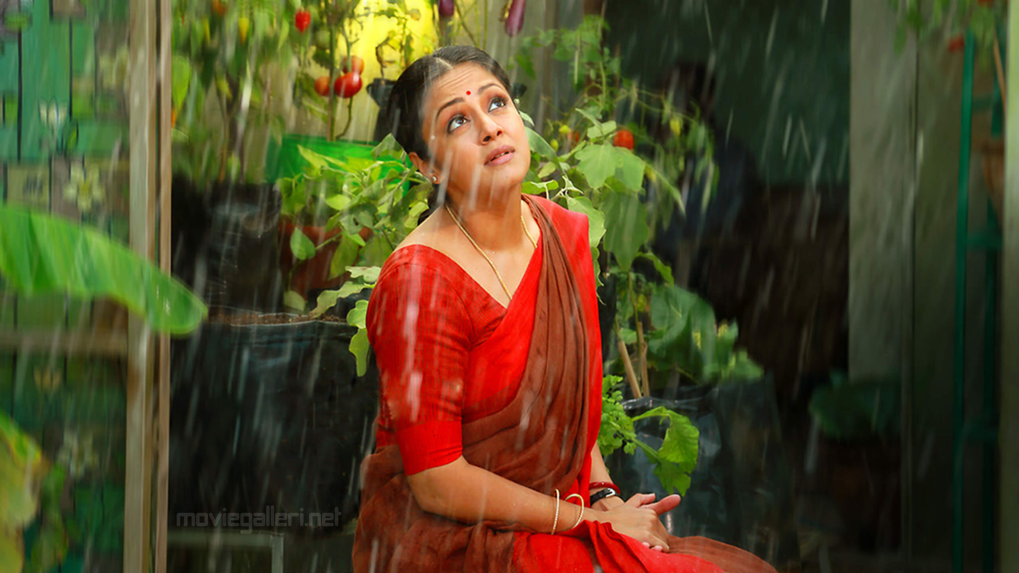 Actress Jyothika In Tumhari Sulu Tamil Remake Vidya - Saree Actress Jyothika - HD Wallpaper 