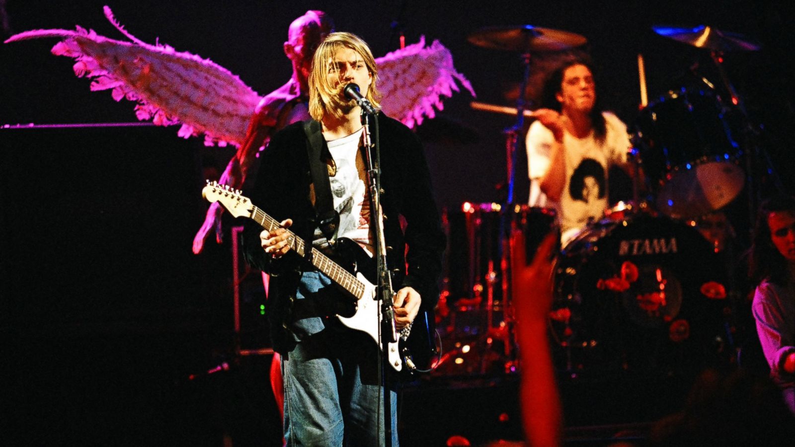 Nirvana Performing - 1600x900 Wallpaper - teahub.io