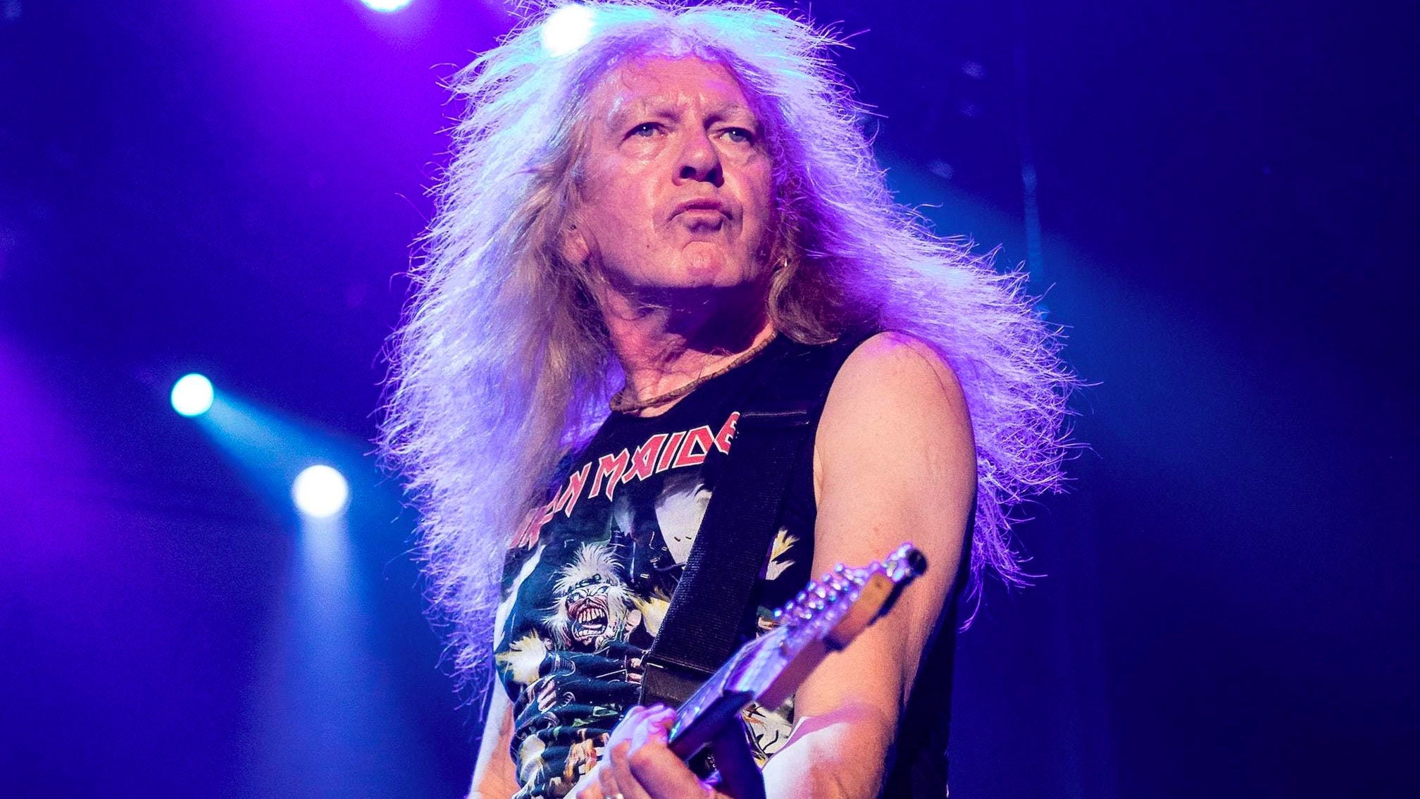 Watch Iron Maiden’s Janick Gers Accidentally Hurl His - Janick Gers - HD Wallpaper 