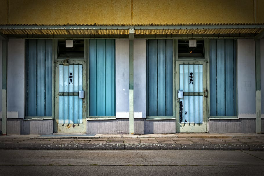 Clear Glass Door Panels In Front Of Road, Toilet, Public, - Norowirusy Biegunka - HD Wallpaper 