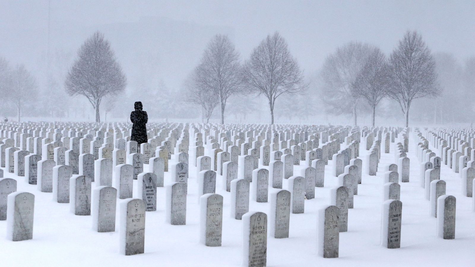 Cemetery In The Snow - HD Wallpaper 