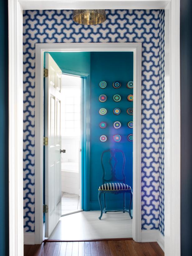 Doorway With Patterned Wallpaper Leading To Teal Bedroom - Sliding Door - HD Wallpaper 