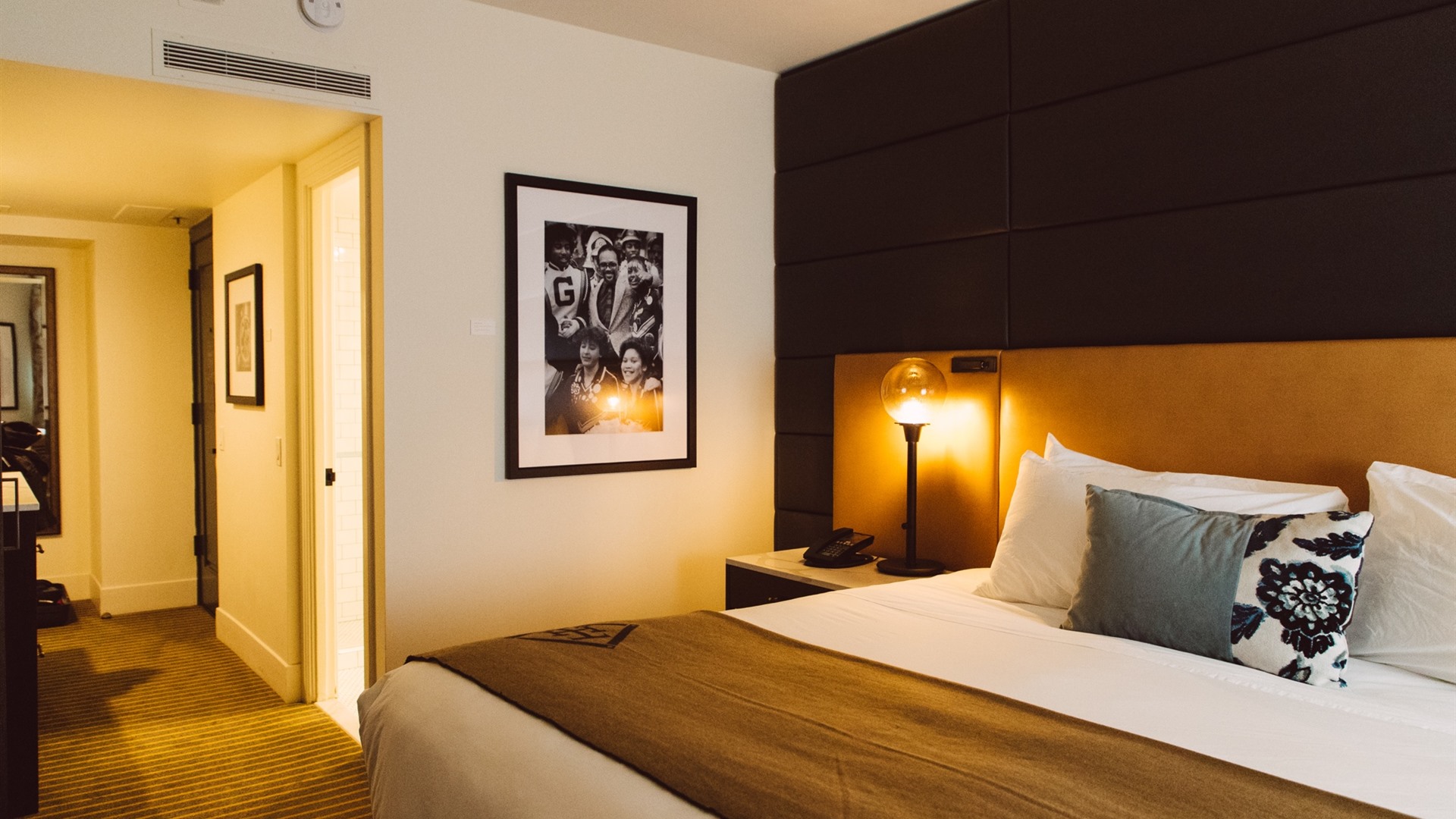 Hotel Bed Room Image Hd - HD Wallpaper 