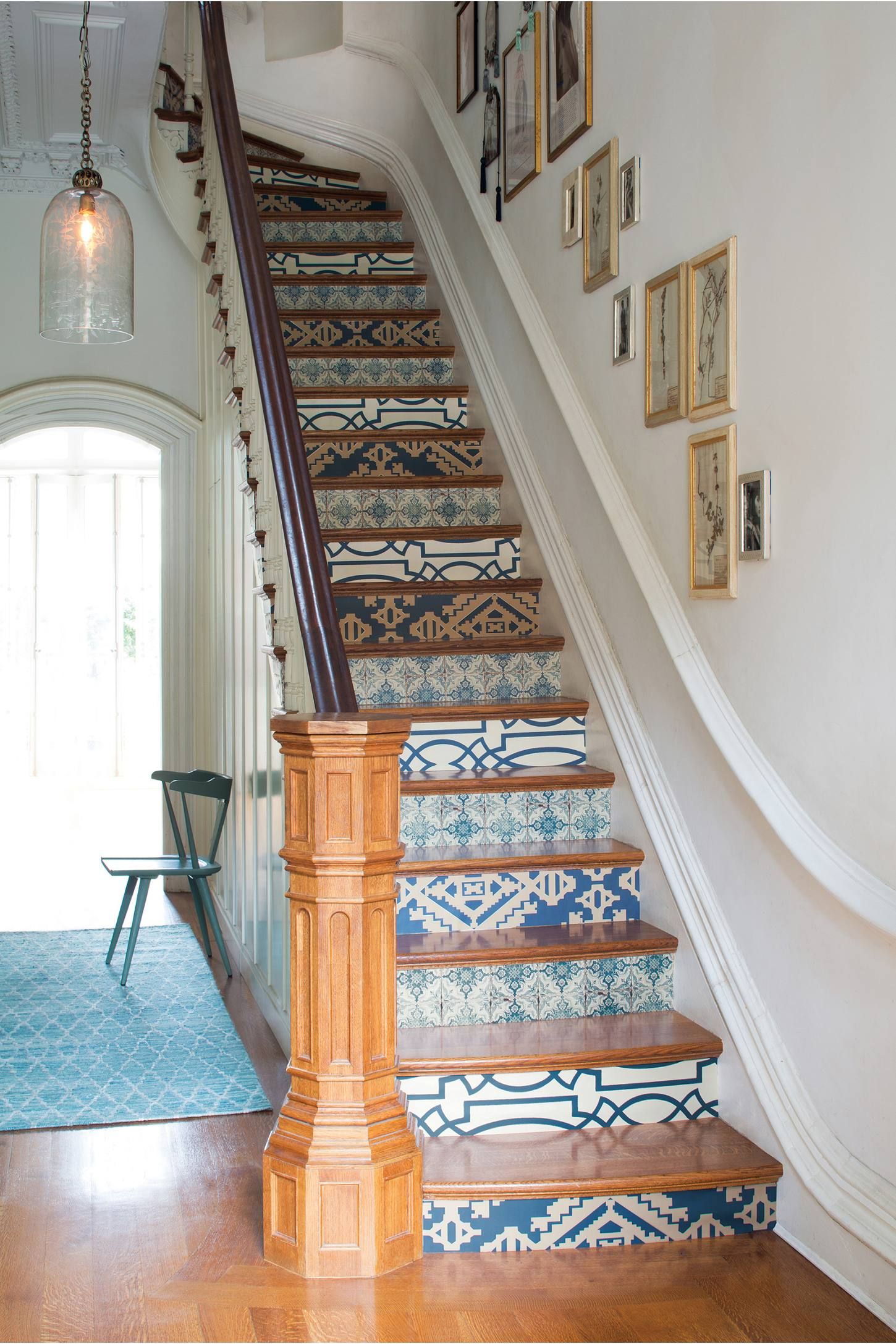 Wallpapered Staircase - HD Wallpaper 