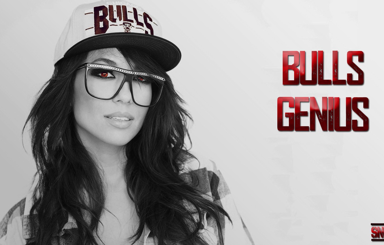 Photo Wallpaper Girl, Hot, Chicago, Bulls - Mujeres Con Lentes Y Gorra